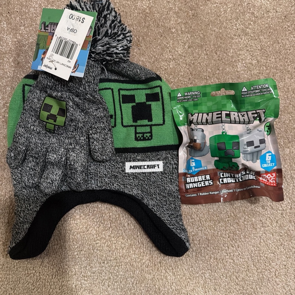 NWT Minecraft Creeper Kids Hat/Gloves Set + NWT Rubber Keychain